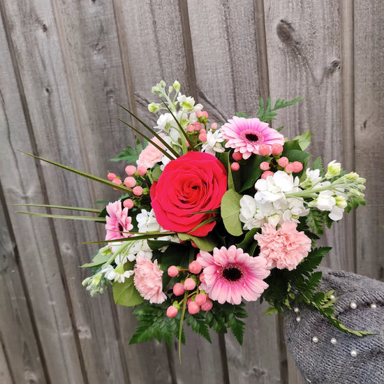 Vit velja blómur fyri teg